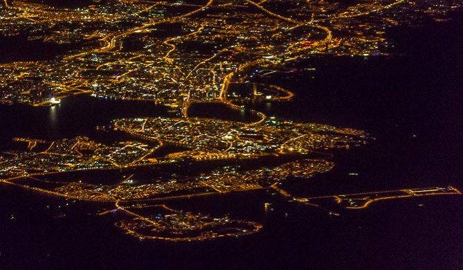 Luftaufnahme Anflug Abu Dhabi bei Nacht